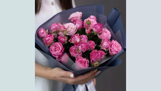 Букет из&nbsp;пионовидных кустовых роз