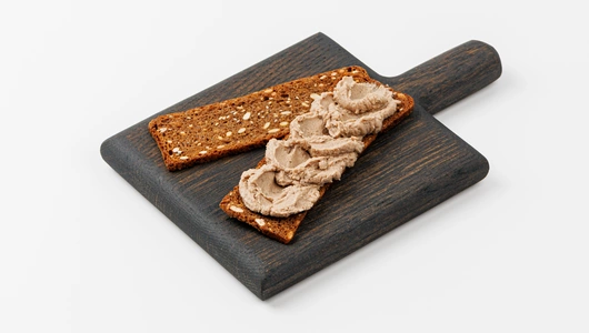 Пате-мусс из печени птицы с клубникой