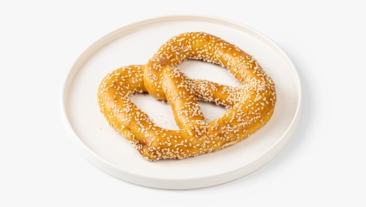 Брецель на сливочном масле с кунжутом