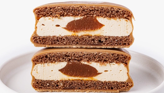 Пирожное "Бисквит гречишный с&nbsp;суфле и&nbsp;карамелью", кафе