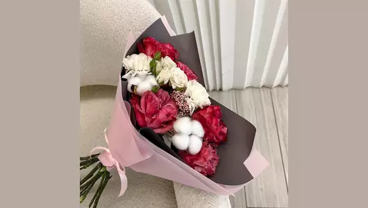 Букет с&nbsp;пионовидными и&nbsp;кустовыми розами #146 FMART by flowwow