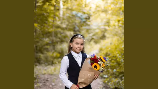 Букет из&nbsp;подсолнухов, из&nbsp;ириса, розы кустовой, ромашки