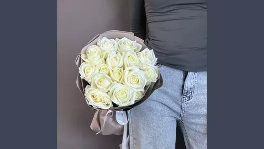 Белые розы (15шт) FMART by flowwow