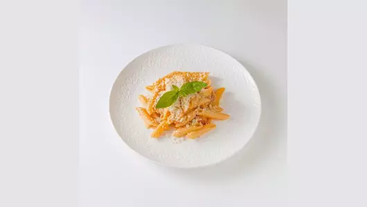 Пенне с красной рыбой