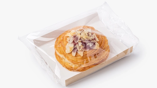 Улитка миндальная с&nbsp;малиной, кафе