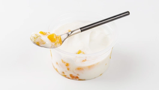 Йогурт сливочный со свежим манго