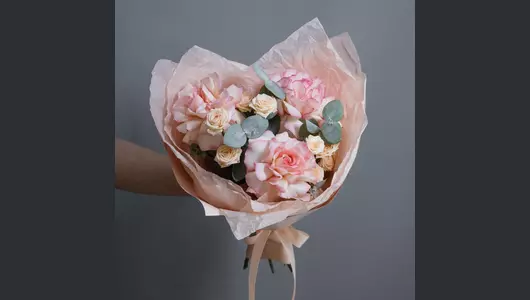 Невероятно нежный букет с&nbsp;французскими и&nbsp;кустовыми розами FMART by flowwow