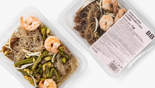 Лапша из батата с креветками в соусе терияки