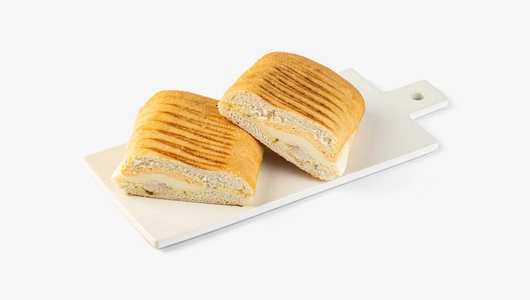 На гриле: Сэндвич "Нежный" с курицей, омлетом и моцареллой