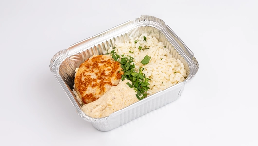 Зраза куриная под сливочно-перечным соусом с рисом