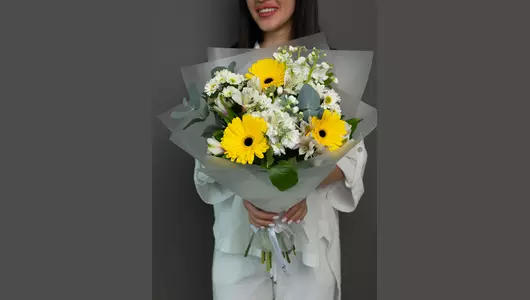 Дизайнерский букет из&nbsp;гербер и&nbsp;маттиолы