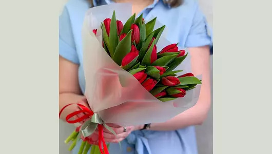 Букет 25 красных тюльпанов FMART by flowwow