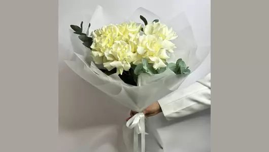 Белая французская роза в&nbsp;воздушной упаковке 7 шт FMART by flowwow