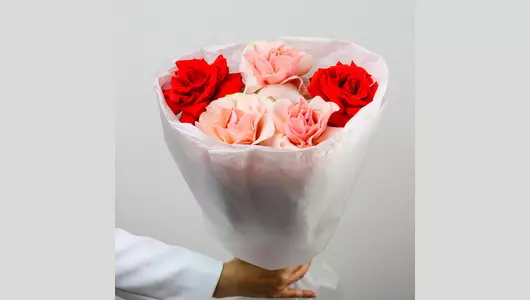 Милый букет из&nbsp;5 французских роз Нина и&nbsp;Фруттета FMART by flowwow