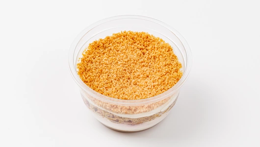 Десерт в банке "Медовик с брусникой", кафе