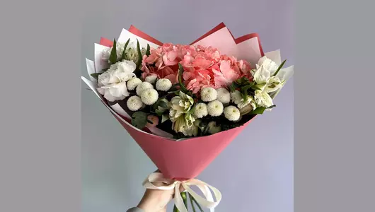 Букет с&nbsp;гортензией и&nbsp;альстромерией #107 FMART by flowwow