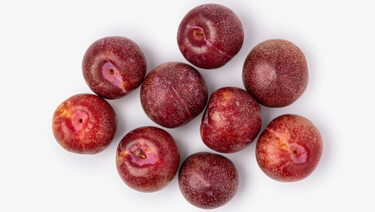 Слива рубиновая мякоть