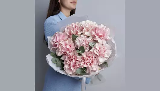 Французские розы с эвкалиптом, 9 шт