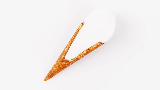 Мороженое из козьего молока в вафельном рожке