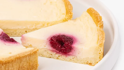 Пирог "Сметанник" с&nbsp;малиной"