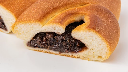 Булочка с&nbsp;черносливом (постная)