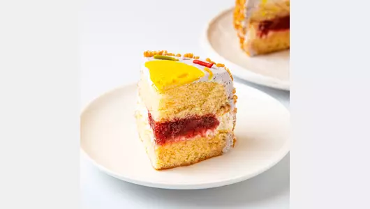 Торт "Бенто" с клубникой (С Днем Рождения)