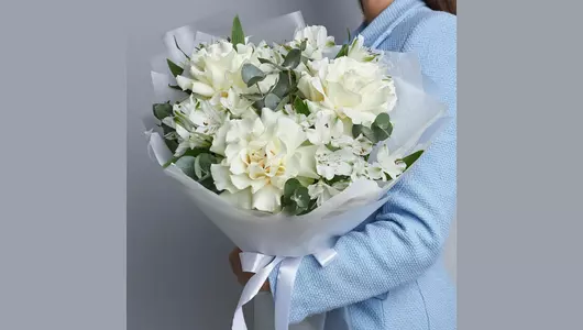 Нежный букет французская роза, альстромерия, эвкалипт FMART by flowwow