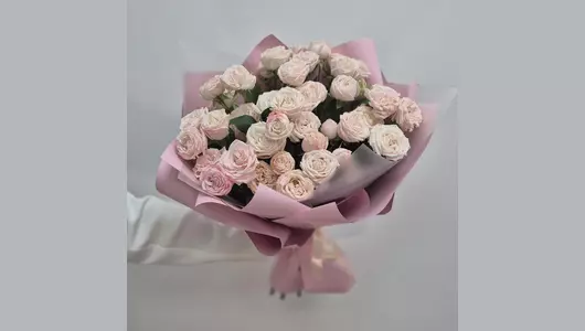 Нежный букет из&nbsp;кремовых кустовых роз "Любимой" FMART by flowwow