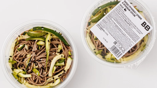 Лапша гречневая с цукини и ореховым соусом