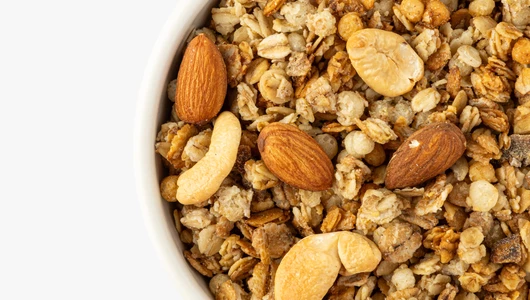 Гранола с&nbsp;бананом и&nbsp;орехами