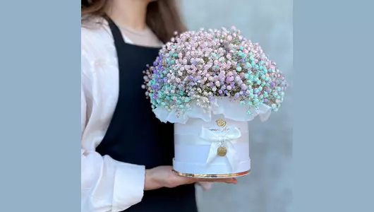 Шляпная коробка с&nbsp;гипсофилой (размер L) FMART by flowwow