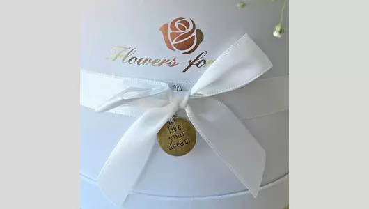 Шляпная коробка с&nbsp;гипсофилой (размер XL) FMART by flowwow