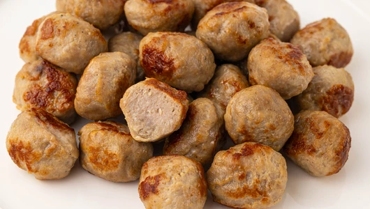 Фрикадельки из говядины и цыпленка-бройлера