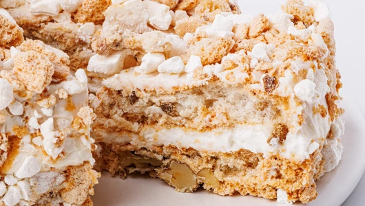 Торт с&nbsp;безе и&nbsp;грецким орехом зам.