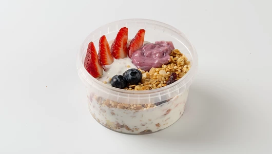 Гранола ягодная с брусничной сгущёнкой