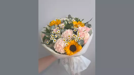 Букет с  подсолнухом и ромашкой Букет с  подсолнухом и ромашкой
