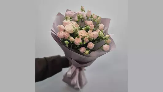 Букет из&nbsp;нежных кустовых роз "Персиковый закат" FMART by flowwow