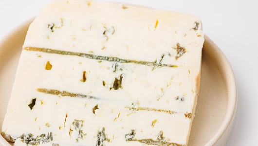 Сыр с голубой плесенью "Пикантный", 100 г Сыр с голубой плесенью "Пикантный", 100 г