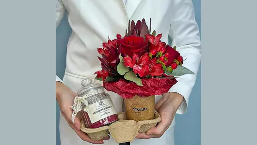 Сет стаканчик с&nbsp;красной розой и&nbsp;свечой в&nbsp;банке N70140FMART by flowwow