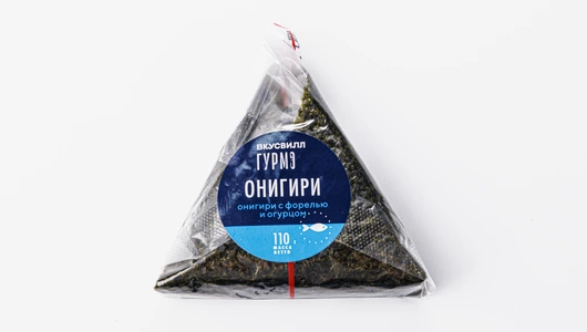 Онигири с форелью и огурцом