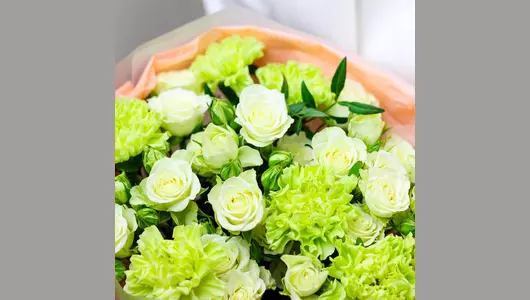 Авторский букет с&nbsp;диантусом и&nbsp;кустовой розой "Летний день" FMART by flowwow