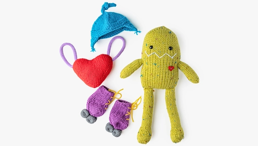 Вязаная игрушка ручной работы "Чудик в&nbsp;роликах". Цвет зелёный