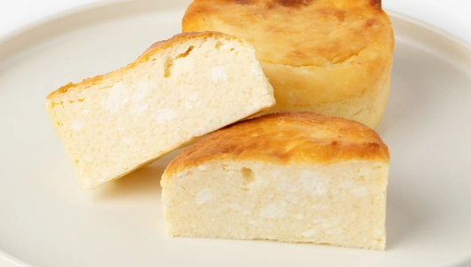 Сырники из&nbsp;рикотты с&nbsp;курдом из&nbsp;манго