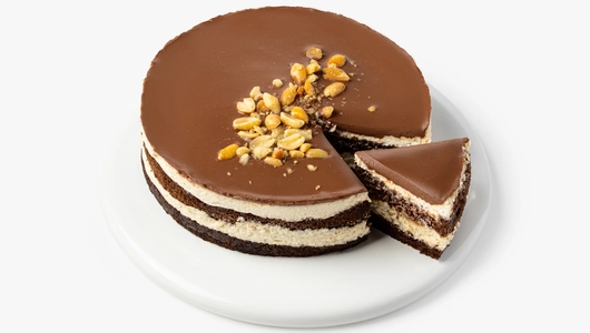 Торт шоколадный с&nbsp;карамелью и&nbsp;арахисом