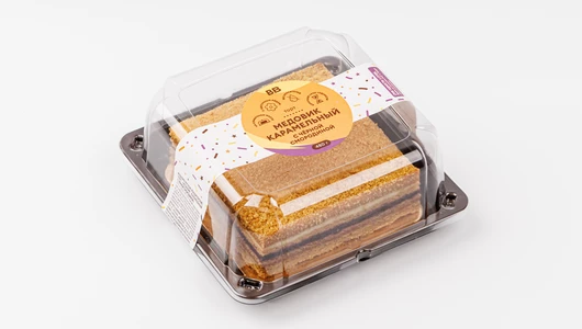 Торт "Медовик карамельный с черной смородиной"