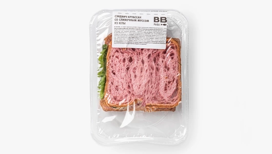 Сэндвич-круассан со сливочным муссом из кеты