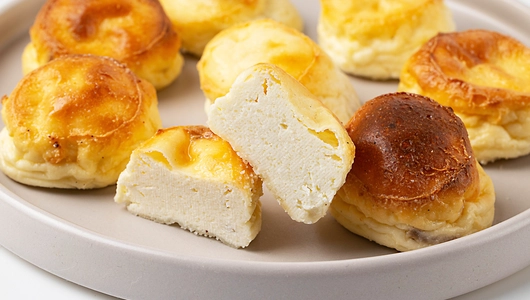 Мини-сырнички с изюмом Мини-сырнички с изюмом