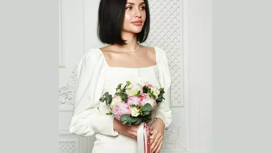 Свадебный букет из&nbsp;пионов, фрезии и&nbsp;эвкалипта