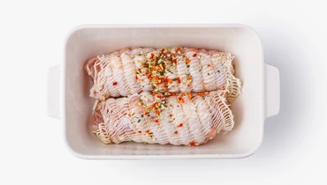 Изображение товара Рулетики из цыпленка с сыром фета и шпинатом 498 рублей