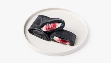 Налистники "Конвертики" с&nbsp;сырным кремом и&nbsp;клубничной начинкой